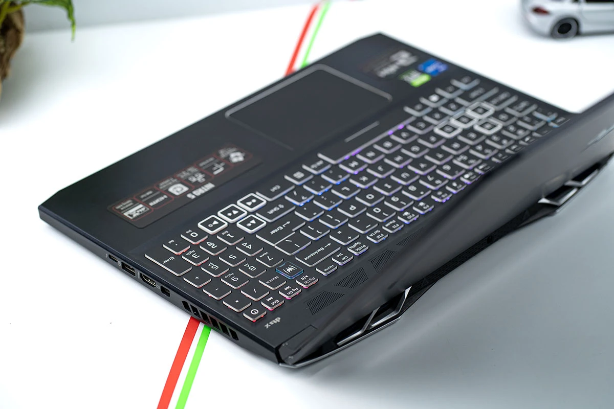 Acer Predator Helios PH315 54 - Ảnh 4