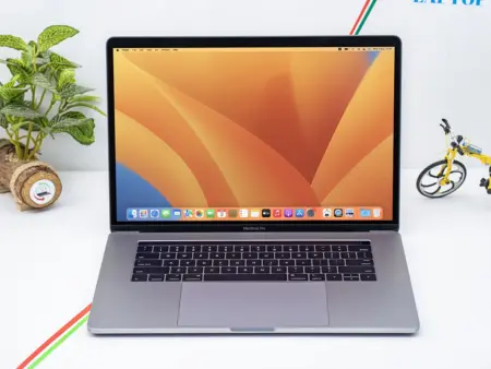 Alternative view of MacBook Pro 15 2016